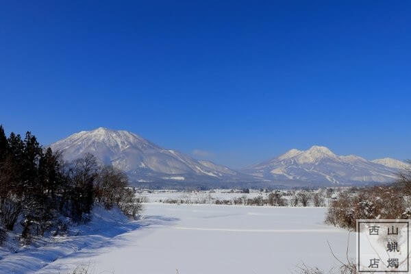 黒姫山と妙高山の冬景色