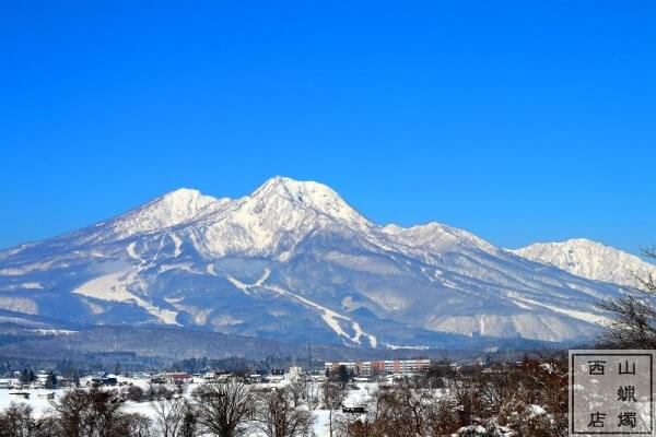 雪の妙高山