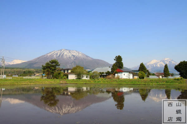 水田と黒姫山