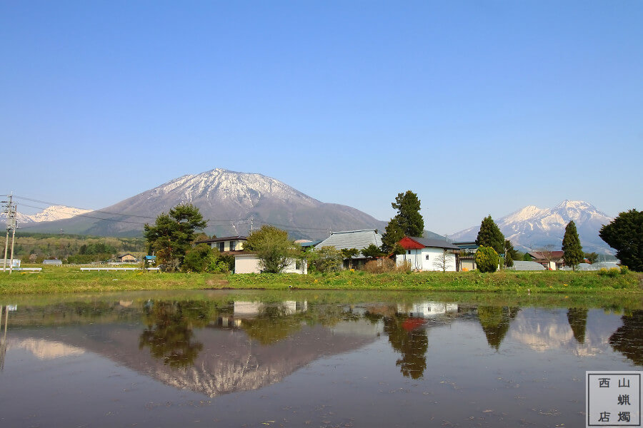 水田と黒姫山